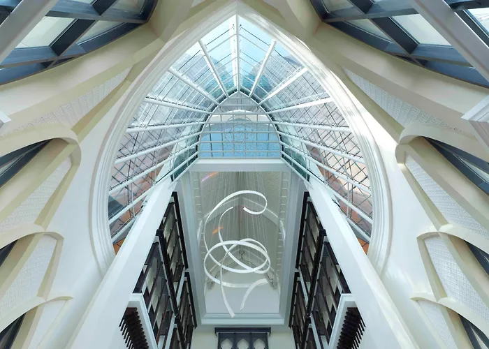 Bab Al Qasr Hotel